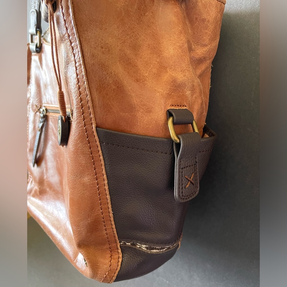 The Sak distressed shoulder/hobo purse. - Picture 4 of 7